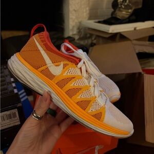 WMNS FLYKNIT LUNAR 2